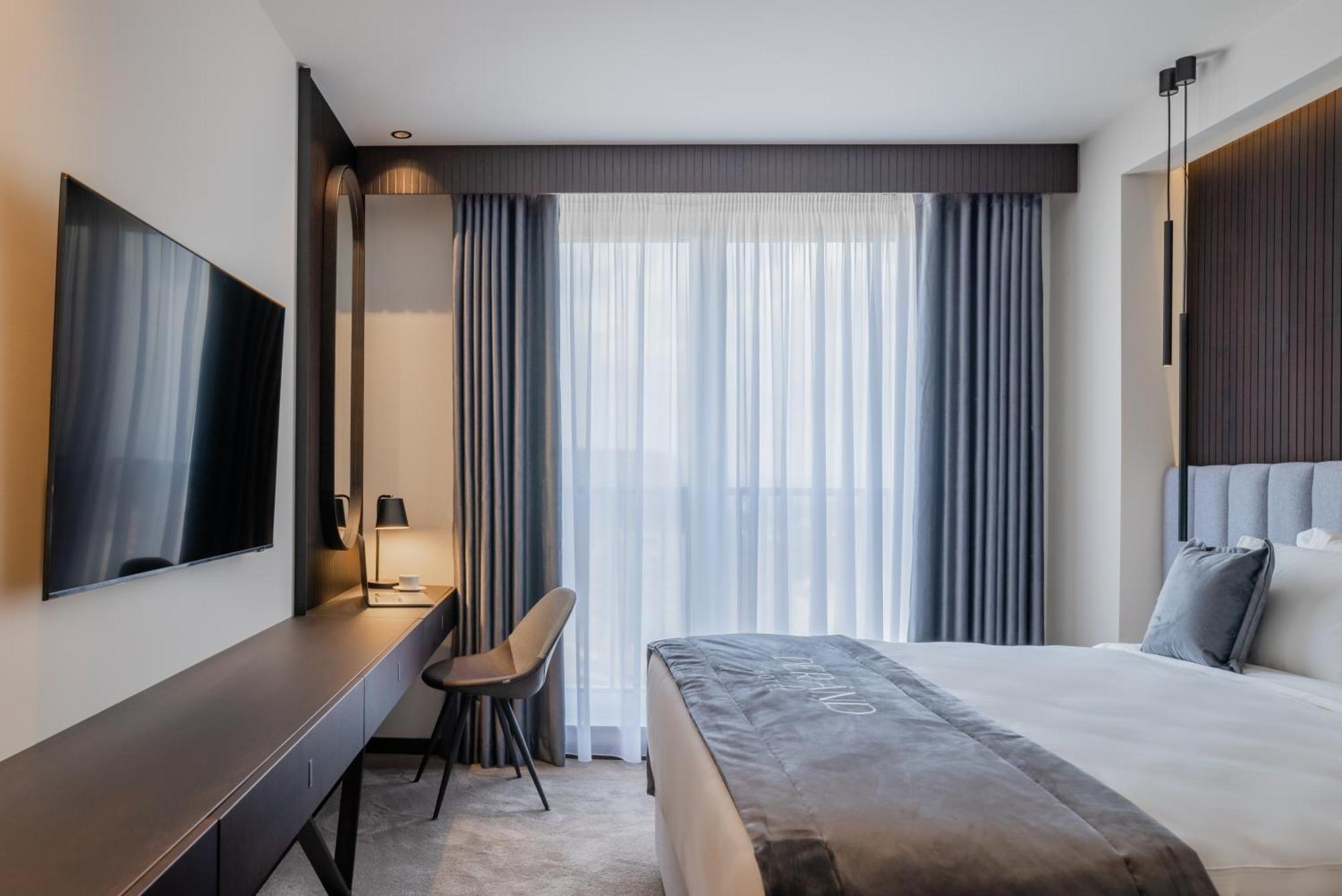 Derand Hotel Пристина Екстериор снимка